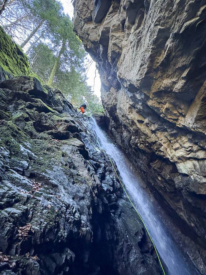 Rappel en canyon soleil