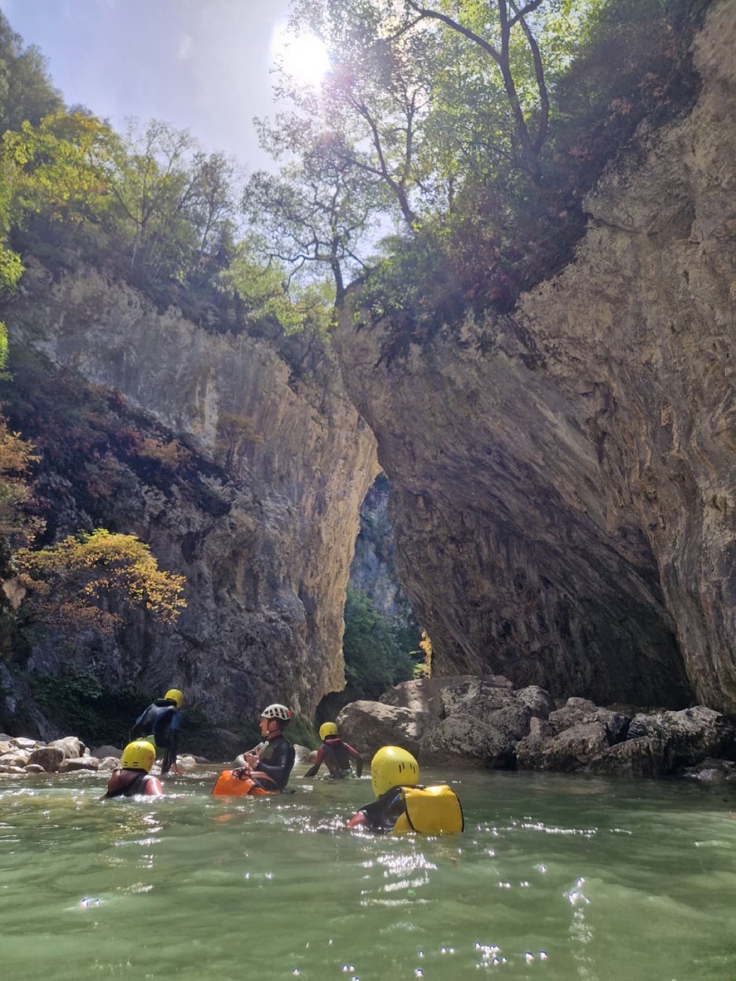 Travesía acuática en un barranco pirenaico